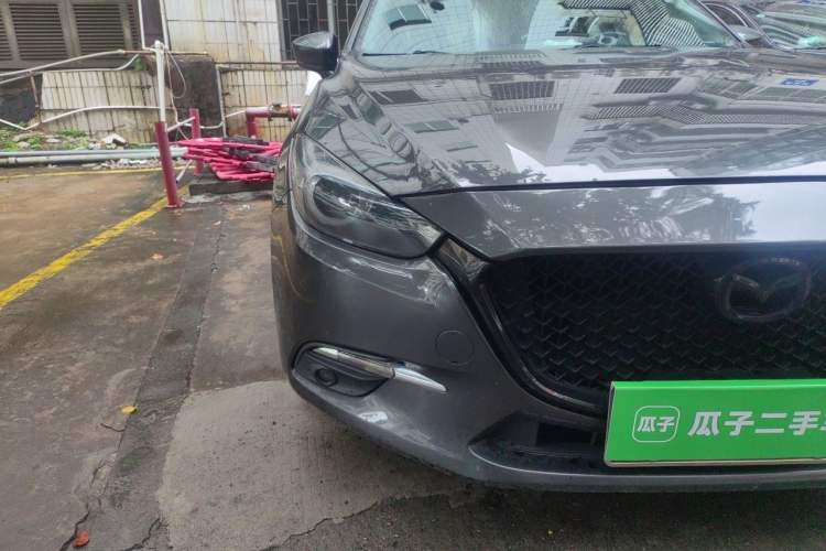 Used Mazda 3 Axela 2017 Hatchback 1.5L Automatic Luxury Model Emission Standard China V Right Front Headlight