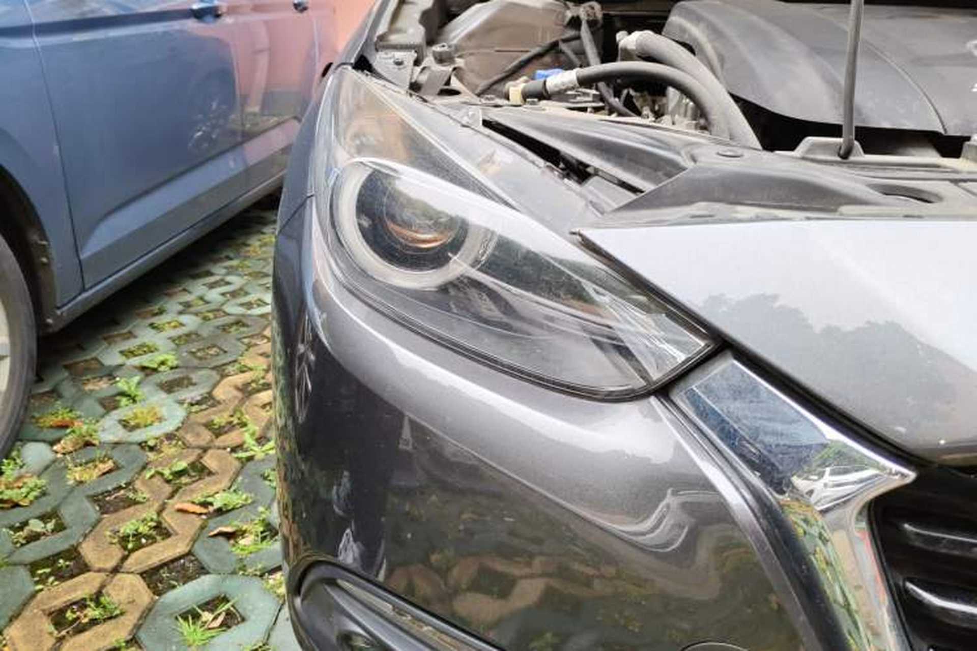 Used Mazda 3 Axela 2017 Hatchback 2.0L Automatic Luxury Model Emission Standard China V Right Front Headlight