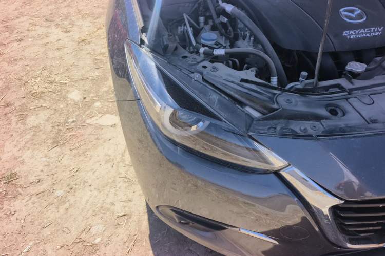 Used Mazda 3 Axela 2017 Hatchback 2.0L Automatic Sport Model China V Emission Standard Right Front Headlight