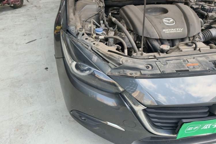 Used Mazda 3 Axela 2017 Sedan 1.5L Automatic Luxury Model China VI Standard Right Front Headlight