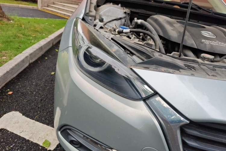 Used Mazda 3 Axela 2017 Sedan 1.5L Manual Luxury Model Emission Standard China V Right Front Headlight