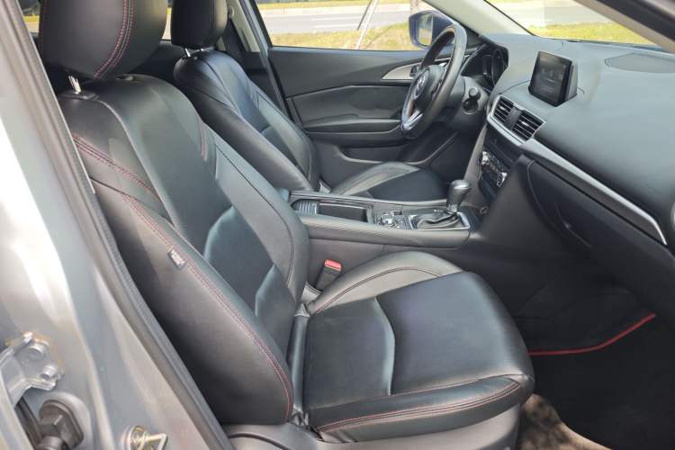 Used Mazda 3 Axela 2017 Sedan 1.5L Automatic Luxury Model China VI Standard Right Front Seat