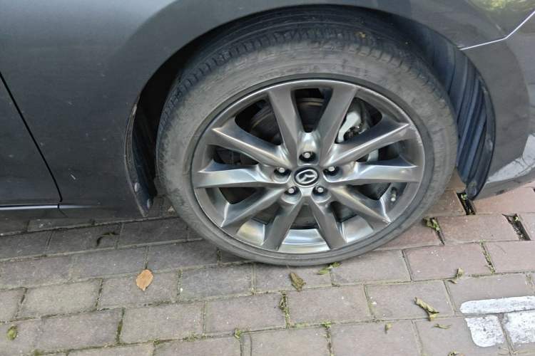 Used Mazda 3 Axela 2017 Hatchback 2.0L Automatic Sport Model China V Emission Standard Right Front Wheel Hub