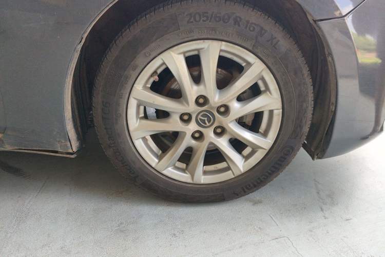 Used Mazda 3 Axela 2017 Sedan 1.5L Automatic Luxury Model China VI Standard Right Front Wheel Hub