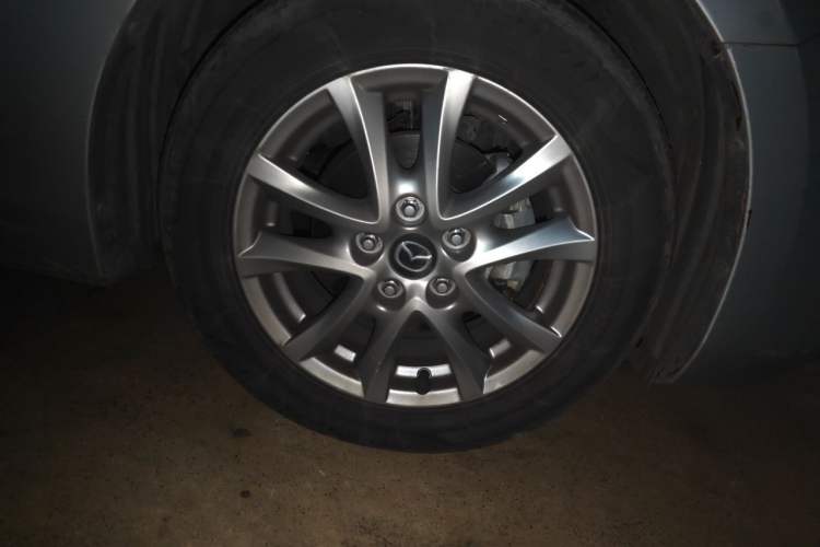 Used Mazda 3 Axela 2017 Sedan 1.5L Automatic Luxury Model Emission Standard China V Right Front Wheel Hub