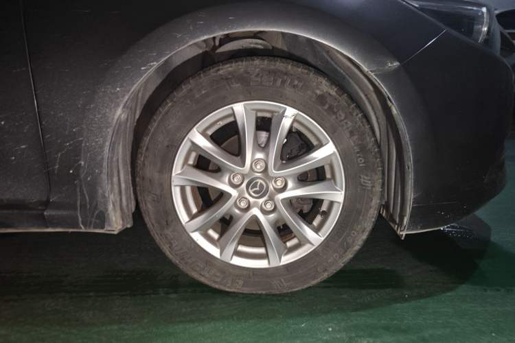Used Mazda 3 Axela 2017 Hatchback 1.5L Automatic Luxury Model Emission Standard China V Right Front Wheel Hub