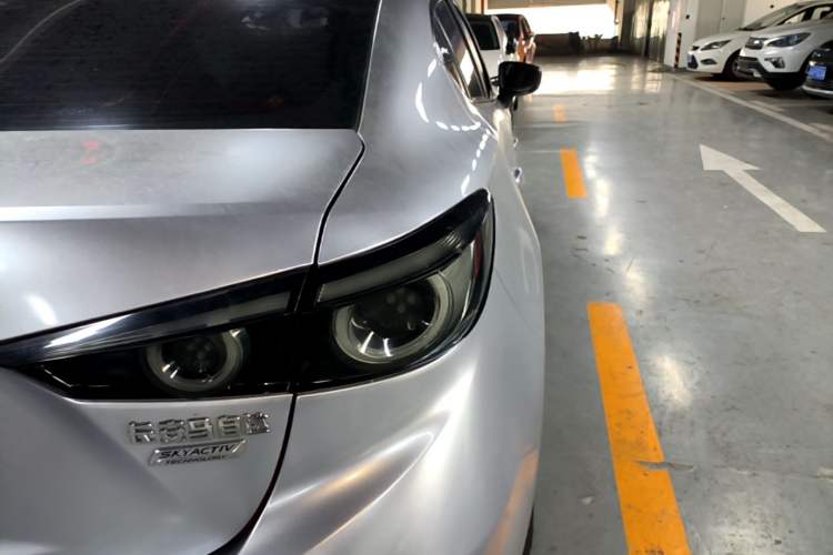 Used Mazda 3 Axela 2017 Sedan 1.5L Automatic Luxury Model Emission Standard China V Right Rear Taillight