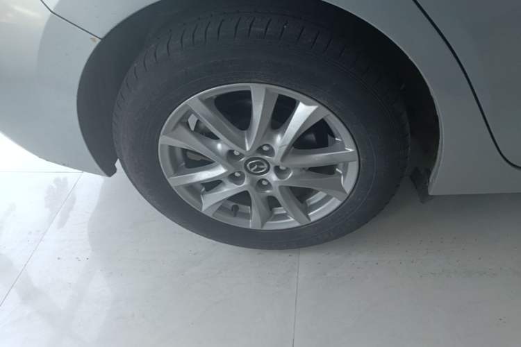 Used Mazda 3 Axela 2017 Sedan 1.5L Automatic Luxury Model Emission Standard China V Right Rear Wheel Hub