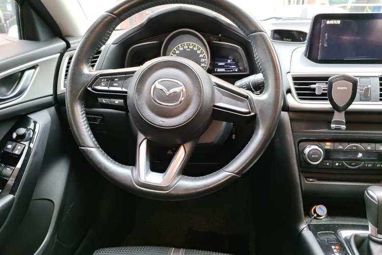 Used Mazda 3 Axela 2017 Hatchback 2.0L Automatic Luxury Model Emission Standard China V Steering Wheel