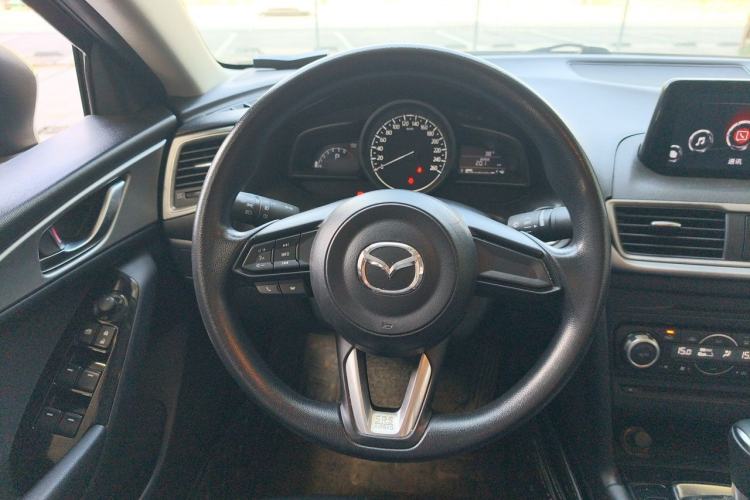 Used Mazda 3 Axela 2017 Sedan 1.5L Automatic Luxury Model China VI Standard Steering Wheel
