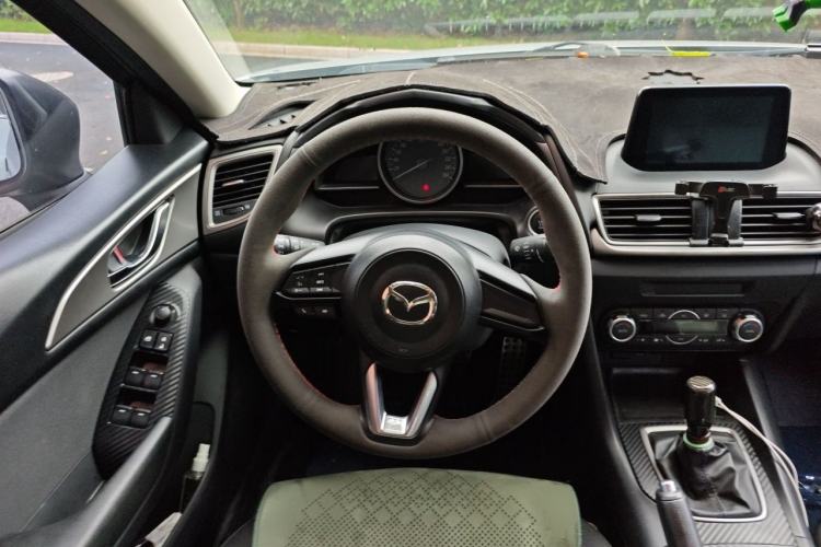 Used Mazda 3 Axela 2017 Sedan 1.5L Manual Luxury Model Emission Standard China V Steering Wheel