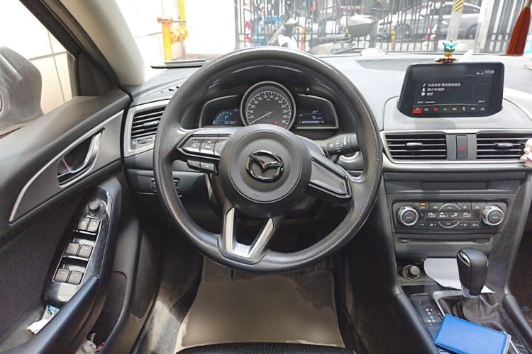 Used Mazda 3 Axela 2017 Sedan 1.5L Automatic Luxury Model Emission Standard China V Steering Wheel