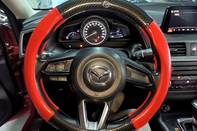 Used Mazda 3 Axela 2017 Sedan 1.5L Automatic Luxury Model Emission Standard China V Steering Wheel