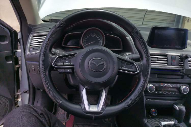 Used Mazda 3 Axela 2017 Sedan 1.5L Automatic Prestige Model China V Standard Steering Wheel
