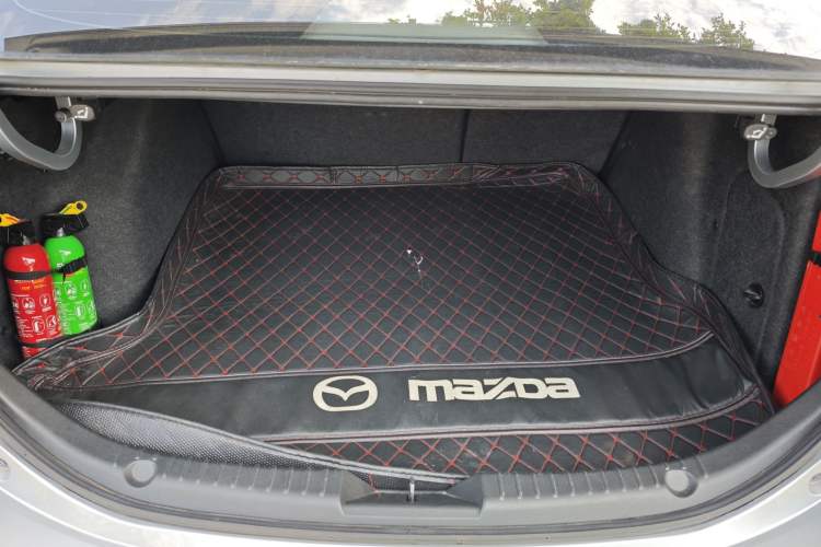 Used Mazda 3 Axela 2017 Sedan 1.5L Automatic Luxury Model China VI Standard Trunk