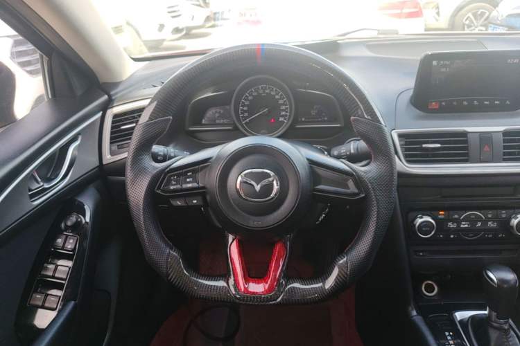 Used Mazda 3 Axela 2017 Sedan 1.5L Automatic Luxury Model Emission Standard China V Steering Wheel