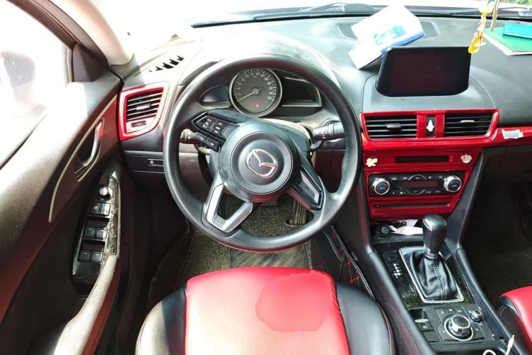 Used Mazda 3 Axela 2017 Sedan 1.5L Automatic Luxury Model Emission Standard China V Steering Wheel