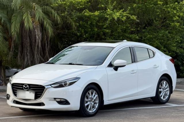 Used Mazda 3 Axela 2017 Sedan 1.5L Automatic Luxury Model Emission Standard China V