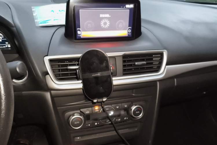 Used Mazda 3 Axela 2017 Sedan 1.5L Automatic Prestige Model China VI Standard Audio And AC Panel