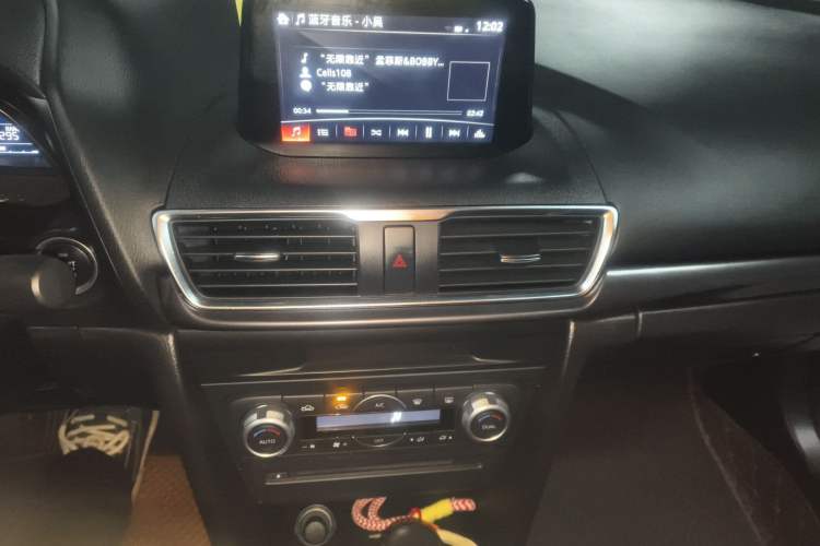 Used Mazda 3 Axela 2017 Sedan 2.0L Automatic Prestige Model China VI Standard Audio And AC Panel