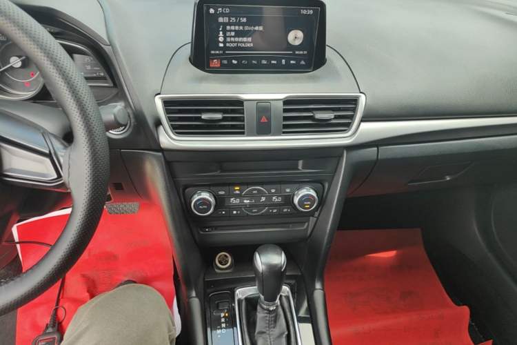 Used Mazda 3 Axela 2017 Sedan 1.5L Automatic Luxury Model Emission Standard China V Audio And AC Panel