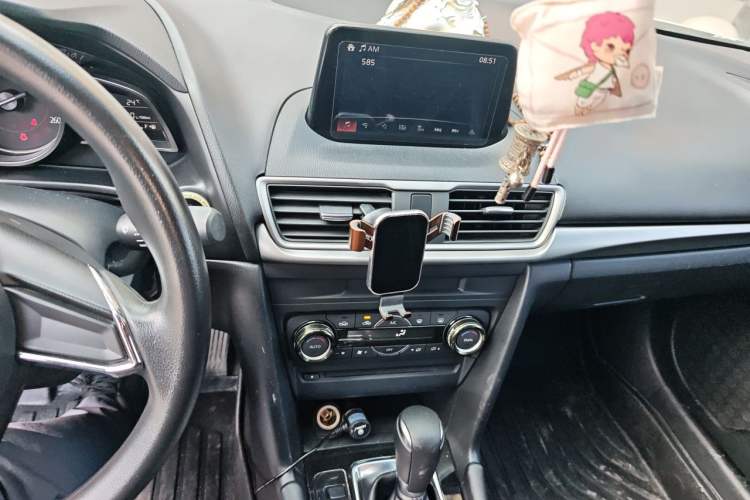 Used Mazda 3 Axela 2017 Sedan 1.5L Automatic Luxury Model Emission Standard China V Audio And AC Panel