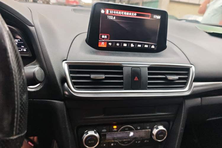 Used Mazda 3 Axela 2017 Sedan 2.0L Automatic Prestige Model China VI Standard Audio And AC Panel