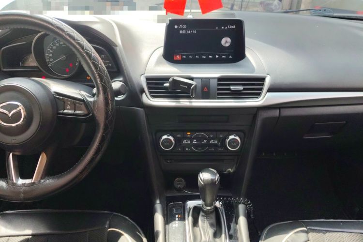 Used Mazda 3 Axela 2017 Sedan 1.5L Automatic Luxury Model China VI Standard Audio And AC Panel