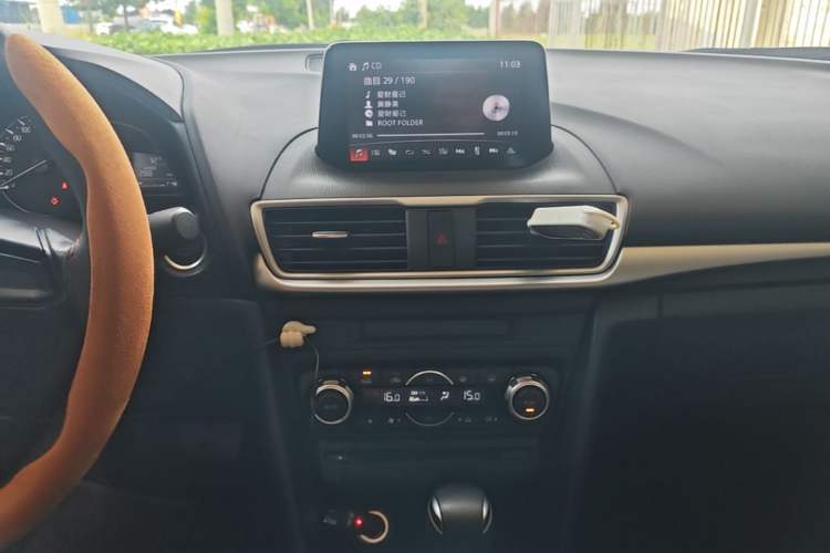 Used Mazda 3 Axela 2017 Sedan 1.5L Automatic Luxury Model Emission Standard China V Audio And AC Panel