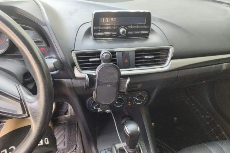 Used Mazda 3 Axela 2017 Sedan 1.5L Automatic Comfort Model Emission Standard China V Audio And AC Panel