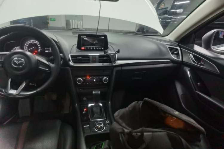 Used Mazda 3 Axela 2017 Sedan 1.5L Automatic Luxury Model Emission Standard China V Audio And AC Panel