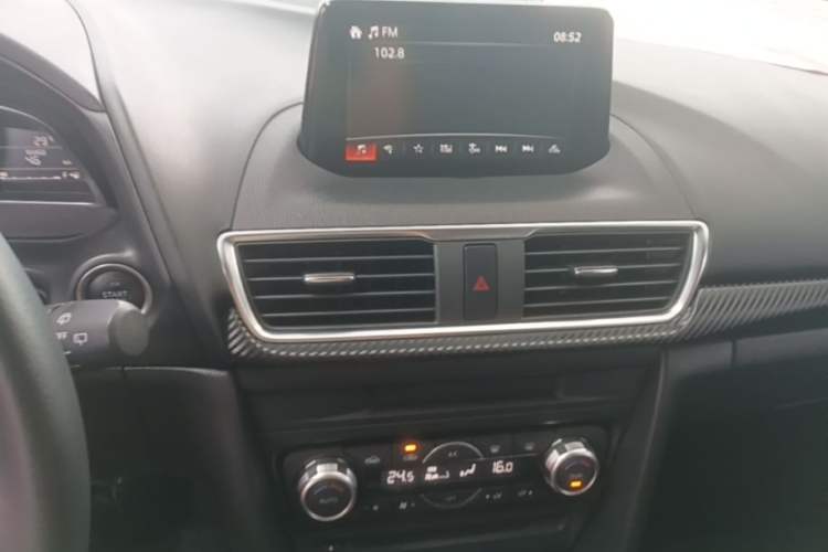 Used Mazda 3 Axela 2017 Hatchback 2.0L Automatic Sport Model China V Emission Standard Audio And AC Panel