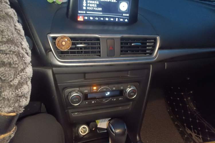 Used Mazda 3 Axela 2017 Sedan 1.5L Automatic Luxury Model Emission Standard China V Audio And AC Panel
