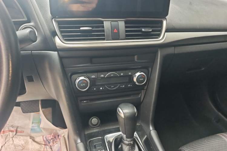 Used Mazda 3 Axela 2017 Sedan 1.5L Automatic Luxury Model Emission Standard China V Audio And AC Panel