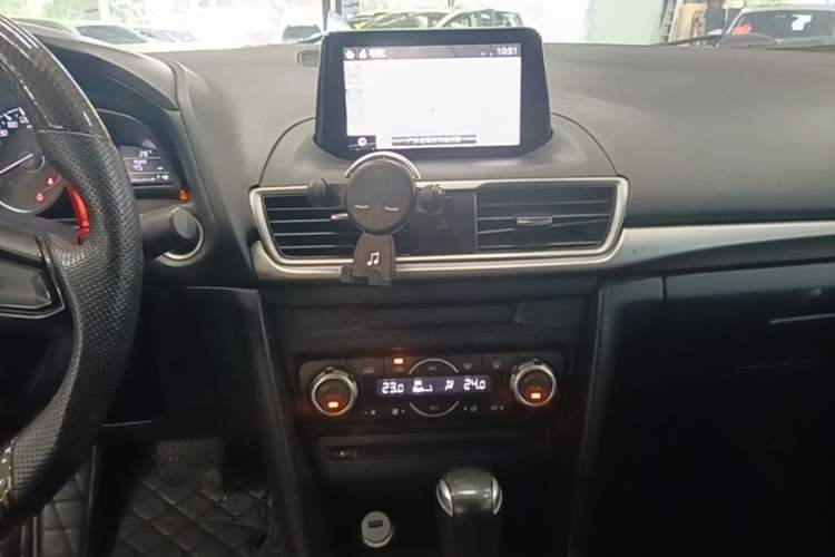 Used Mazda 3 Axela 2017 Sedan 1.5L Automatic Luxury Model Emission Standard China V Audio And AC Panel