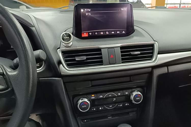 Used Mazda 3 Axela 2017 Sedan 1.5L Automatic Luxury Model Emission Standard China V Audio And AC Panel