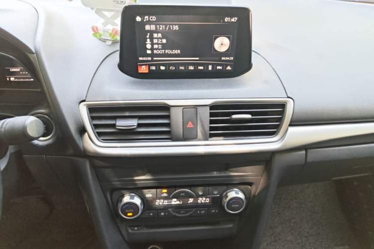 Used Mazda 3 Axela 2017 Sedan 1.5L Automatic Luxury Model Emission Standard China V Audio And AC Panel