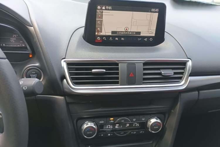 Used Mazda 3 Axela 2017 Hatchback 2.0L Automatic Sport Model China V Emission Standard Audio And AC Panel