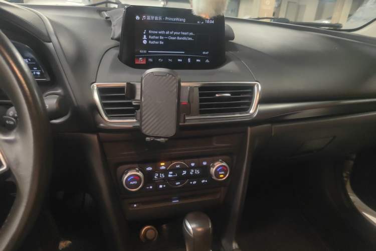 Used Mazda 3 Axela 2017 Hatchback 2.0L Automatic Sport Model China V Emission Standard Audio And AC Panel