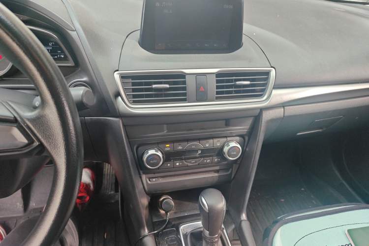 Used Mazda 3 Axela 2017 Sedan 1.5L Automatic Luxury Model Emission Standard China V Audio And AC Panel
