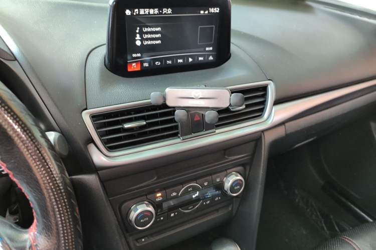 Used Mazda 3 Axela 2017 Sedan 1.5L Automatic Luxury Model Emission Standard China V Audio And AC Panel