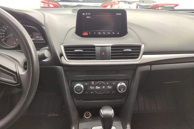 Used Mazda 3 Axela 2017 Hatchback 1.5L Automatic Luxury Model China VI Standard Audio And AC Panel