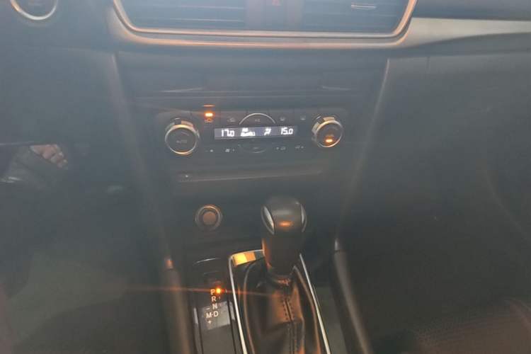 Used Mazda 3 Axela 2017 Sedan 1.5L Automatic Luxury Model Emission Standard China V Audio And AC Panel