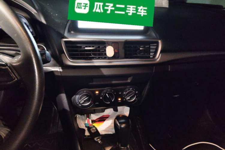 Used Mazda 3 Axela 2017 Hatchback 1.5L Automatic Comfort Model China VI Standard Audio And AC Panel