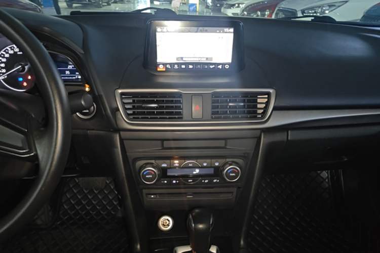Used Mazda 3 Axela 2017 Sedan 1.5L Automatic Luxury Model Emission Standard China V Audio And AC Panel