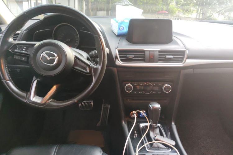 Used Mazda 3 Axela 2017 Hatchback 2.0L Automatic Luxury Model China VI Standard Center Console