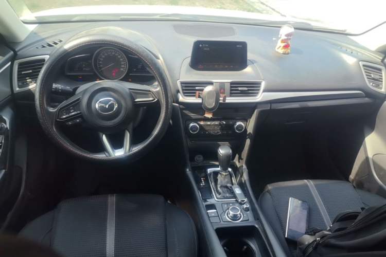 Used Mazda 3 Axela 2017 Hatchback 1.5L Automatic Luxury Model Emission Standard China V Center Console