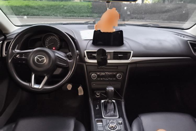 Used Mazda 3 Axela 2017 Sedan 1.5L Automatic Prestige Model China VI Standard Center Console