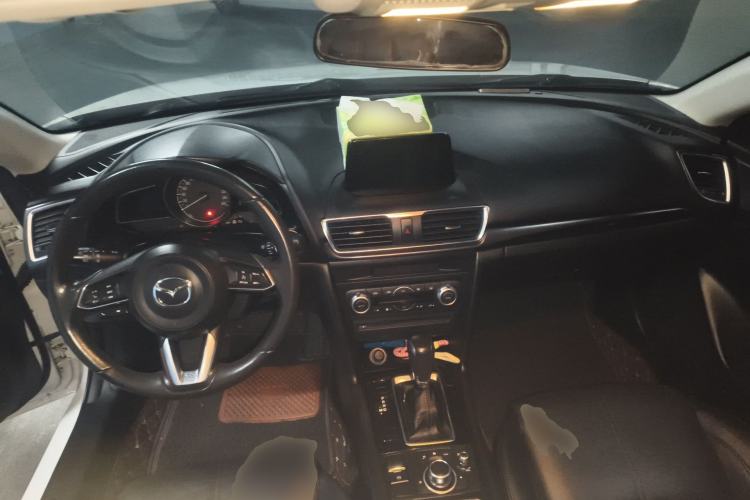 Used Mazda 3 Axela 2017 Sedan 2.0L Automatic Prestige Model China VI Standard Center Console