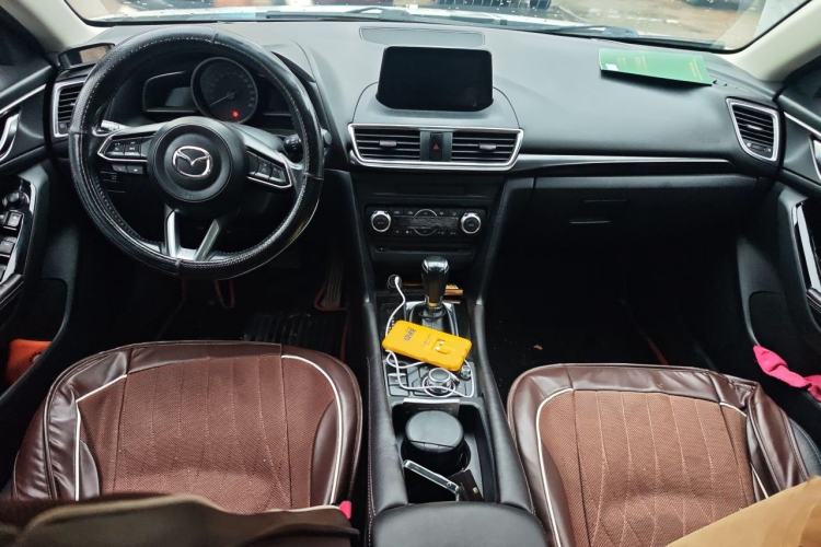 Used Mazda 3 Axela 2017 Sedan 2.0L Automatic Prestige Model China VI Standard Center Console